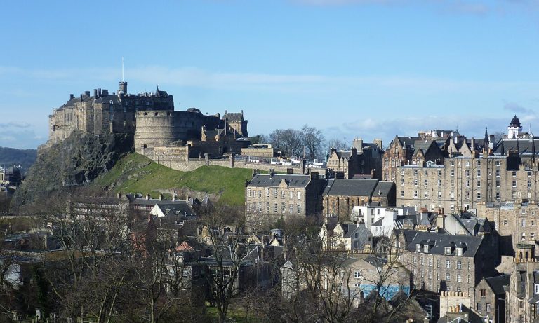 Mengenal Sejarah Abad Pertengahan di Kastil Edinburgh